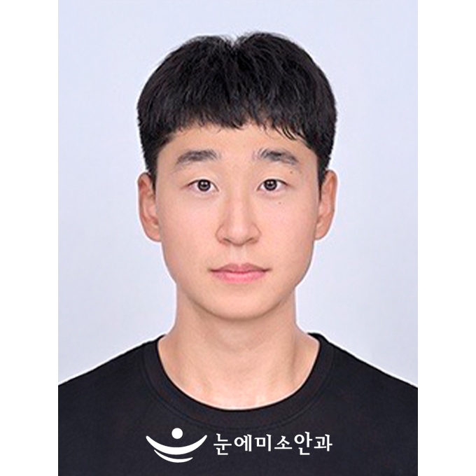 운동을 평소에 좋아하는데 운동 중 안경을 안 껴도 돼서 걸리적거리는 것도 없고, 운동에만 집중할 수 있어서 너무 좋습니다.