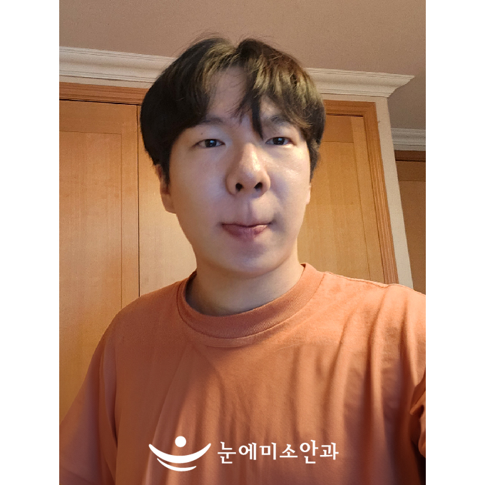 사시도 좋아졌고, 안경을 쓰지 않다보니 운동이나 활동이 더 편해져서 좋습니다.